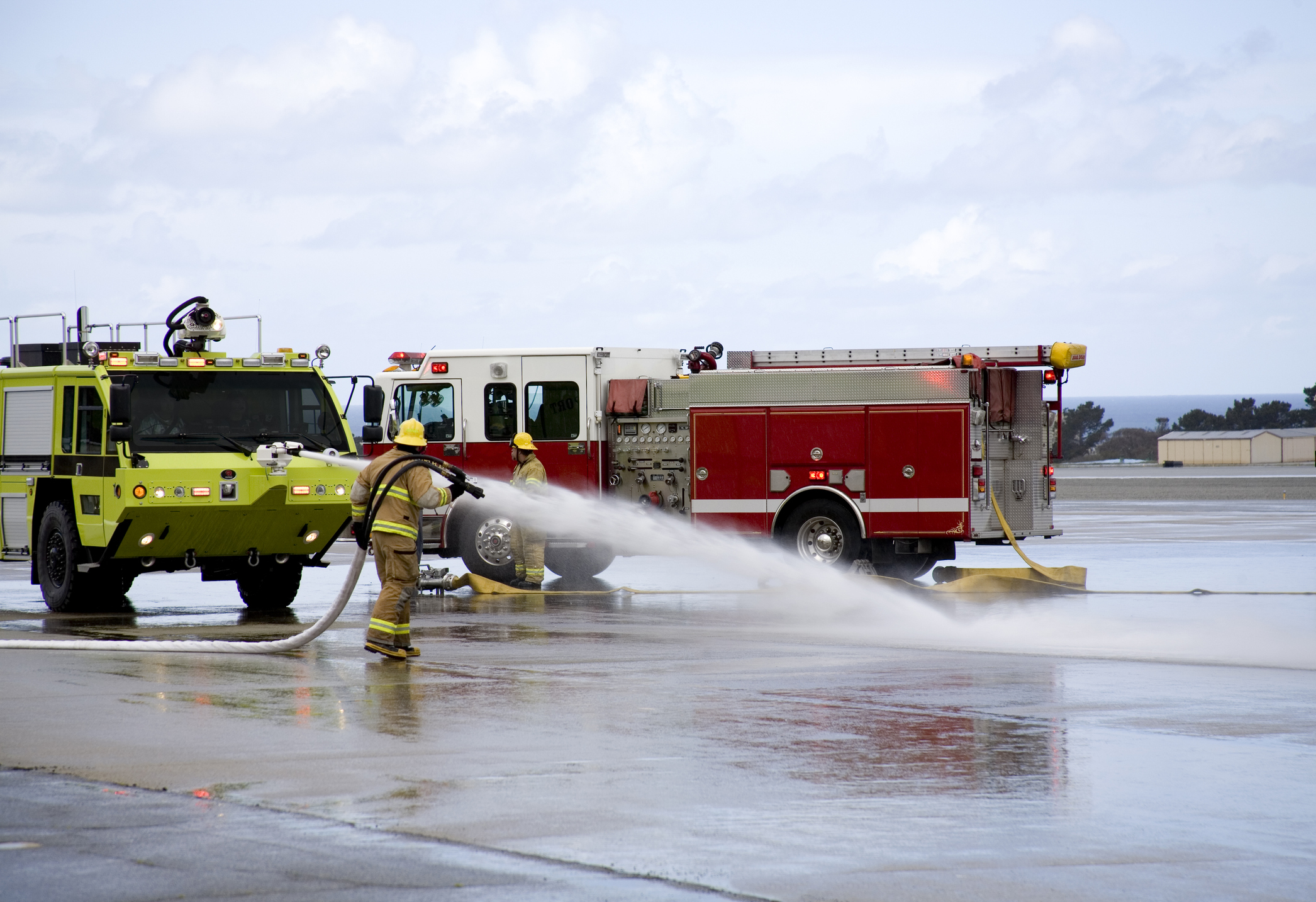 Camion de pompiers d'aéroport Banque de photographies et d’images à